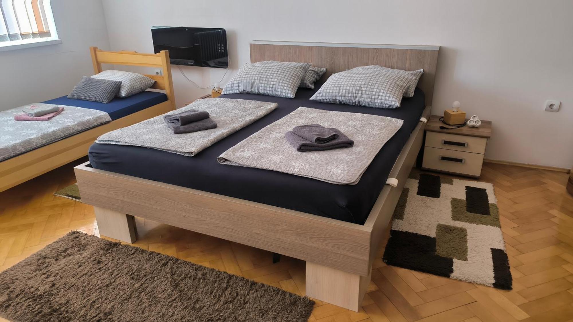 Trosoban Stan U Zenici Lägenhet Zenica Exteriör bild