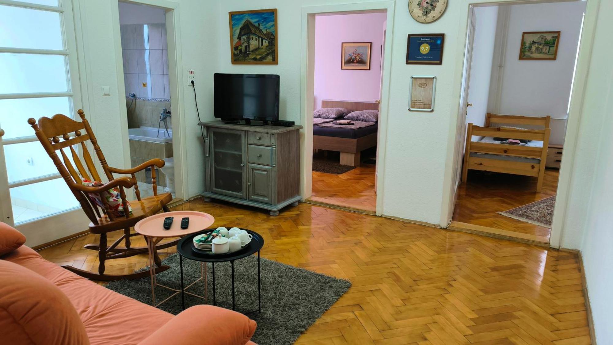 Trosoban Stan U Zenici Lägenhet Zenica Exteriör bild